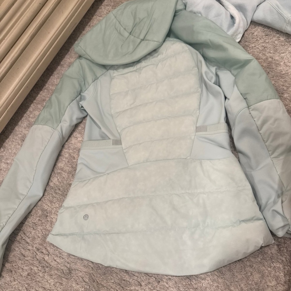 🥳LULULEMON jacket 🥳 - Picture 3 of 4